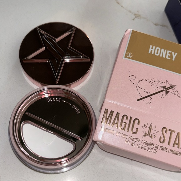 Jeffree Star Magic Star Luminous Setting Powder in Honey - Picture 4 of 6